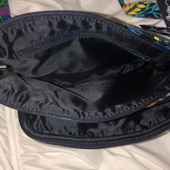 Vera Bradley cross body - Picture 3 of 4